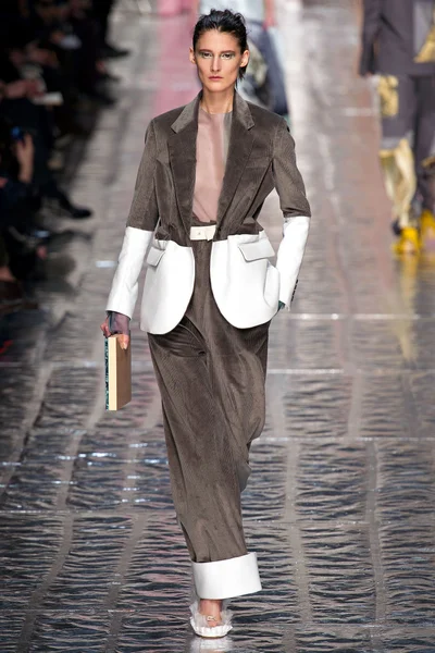 Look 38